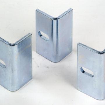  884 - equerres pour cremailler 