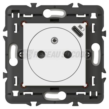  PRISE 2P+T FR USB C BL + SUP 