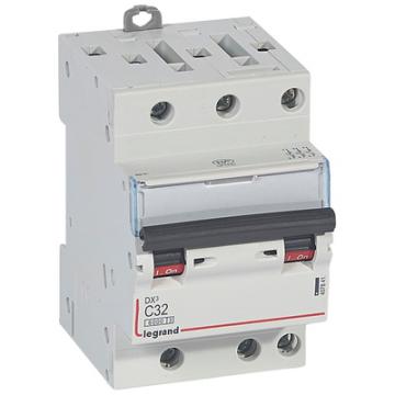  DX3 3P C32 6000A 3M 