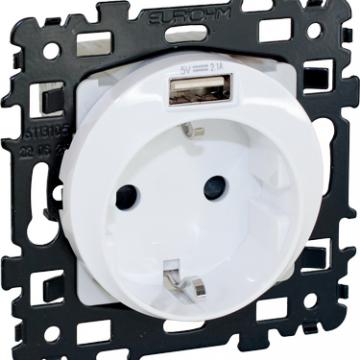  SQUARE PC Schuko + USB A - BLC 