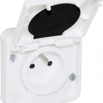  OXXO PC 2P+T BLC ENCASTRE IP55 